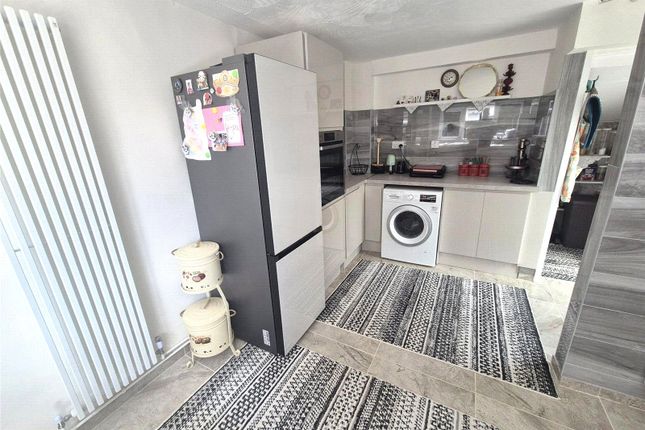 18, Chesterfield Road, Telford photo 4