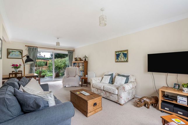 37, West Down, Bookham photo 3