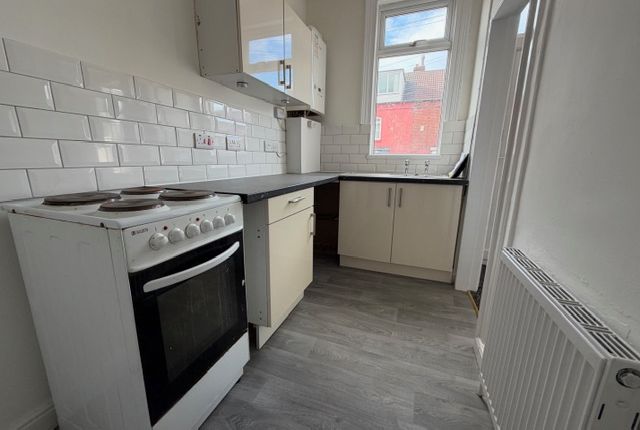 22, Broughton Avenue Harehills Leeds photo 3