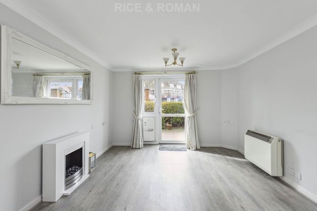 3 Calverley Court, Kingston Road, Epsom photo 2