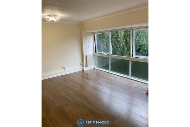 Flat to rent in The Spinney, Watford