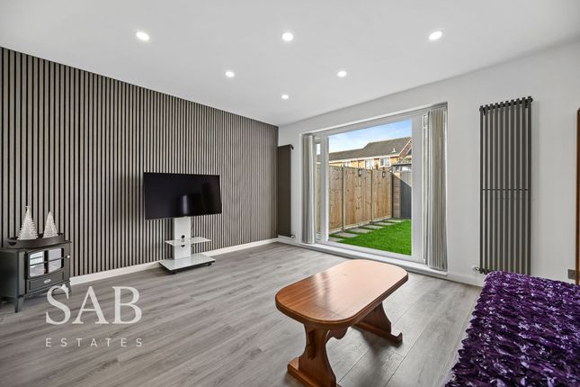 8 Kingsash Drive, Hayes photo 2