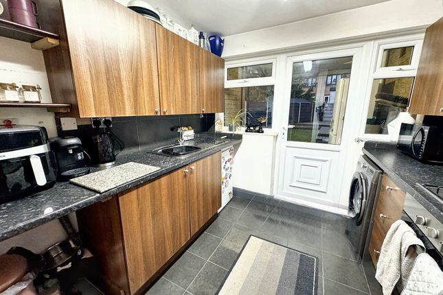 82 Tintern Avenue, Manchester photo 2