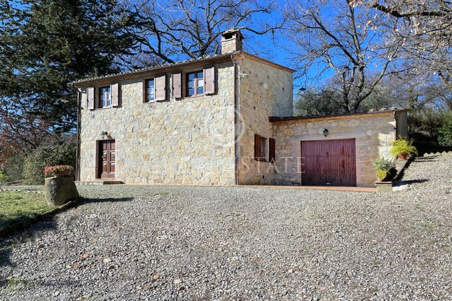 Villa for sale in Radicofani, Siena, Tuscany