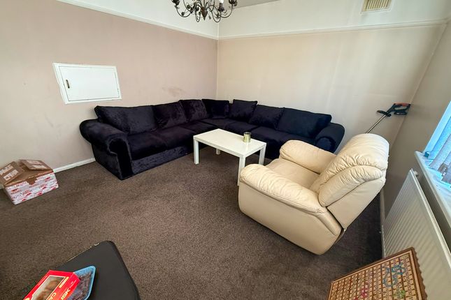 92, Harcourt Road, Bushey photo 3