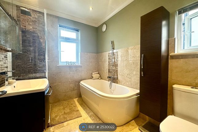 Common Bathroom (1F)