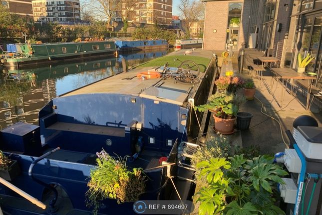 Houseboat to rent in Hackney, London