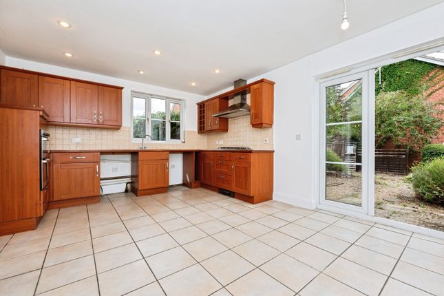 24, Covesfield, Kent photo 4