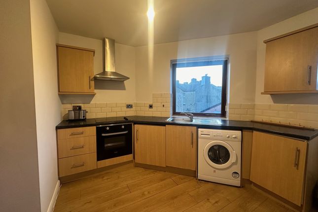 Apartment 4, 2 Common Road, HUDDERSFIELD photo 3