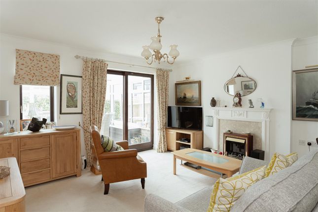 5 Brooklands Court, Wray Park Road, Reigate photo 2