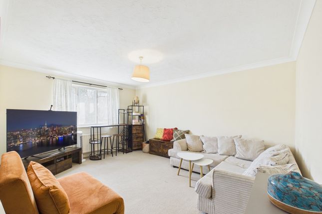 73 Greenacres, Horsham photo 2