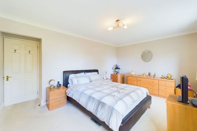 Flat for sale in Halsbury Close, Stanmore