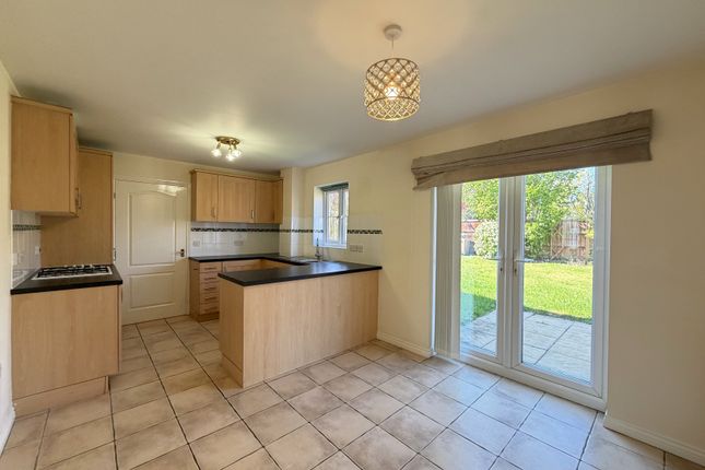41, Heath Road, Navenby photo 2