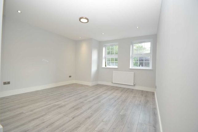 Flat 2, Welcomes Road, Purley photo 4
