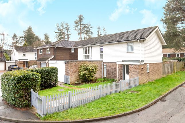 Thumbnail Detached house to rent in Spinis, Bracknell, Berkshire