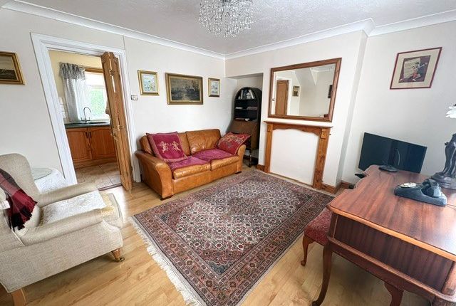 42, Eastbourne photo 3