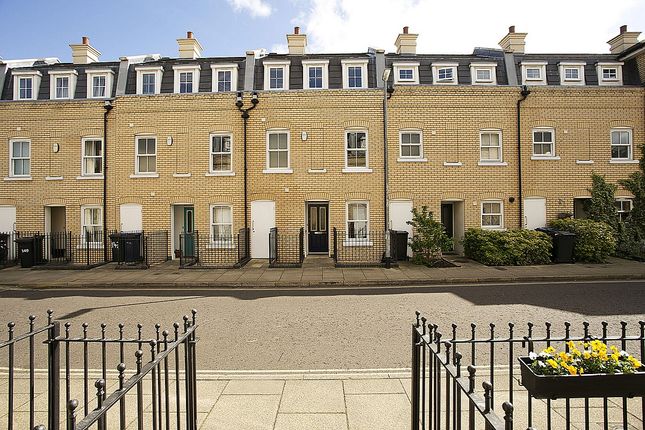 Thumbnail Terraced house to rent in St Matthews Gardens, Cambridge