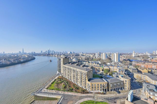 Thumbnail Flat for sale in Belgrave Court, Canary Riverside, Canary Wharf, London