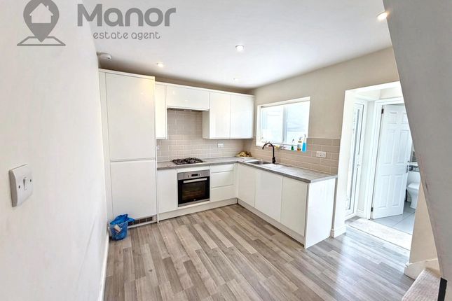 166 Elm Park Avenue, Hornchurch photo 3