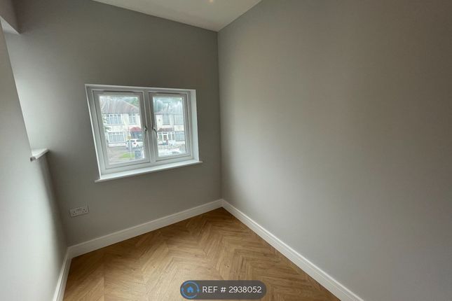 Flat, Footscray Road, London photo 4