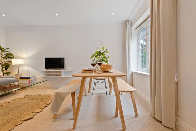 Maisonette to rent in Bagshot Road, Ascot
