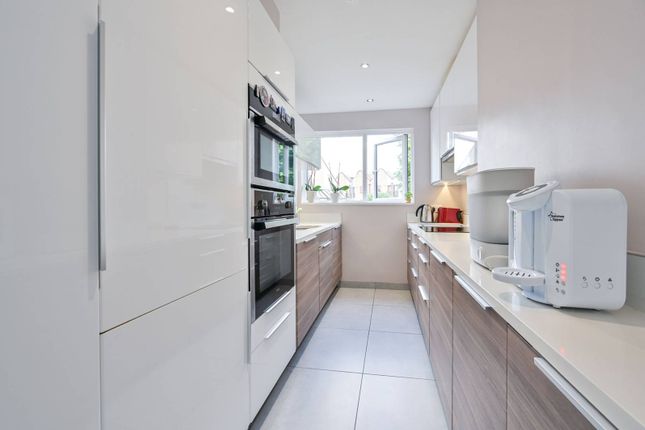 Flat to rent in Bywater Place, Rotherhithe, London
