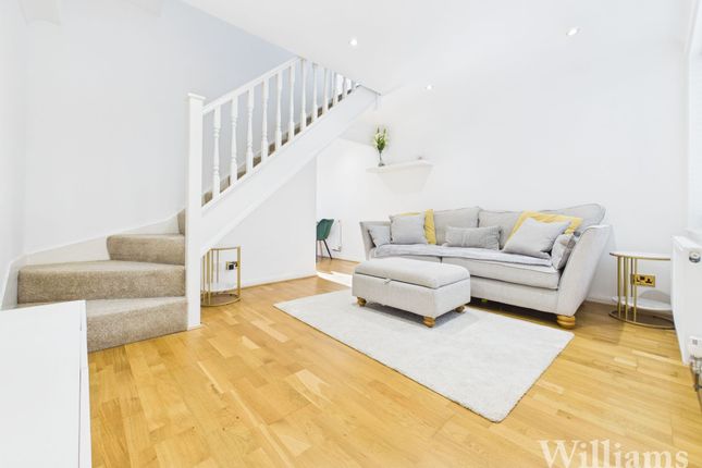 35 Little Orchards, Aylesbury photo 2