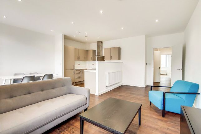 Flat to rent in 48 Shackleton Way, London