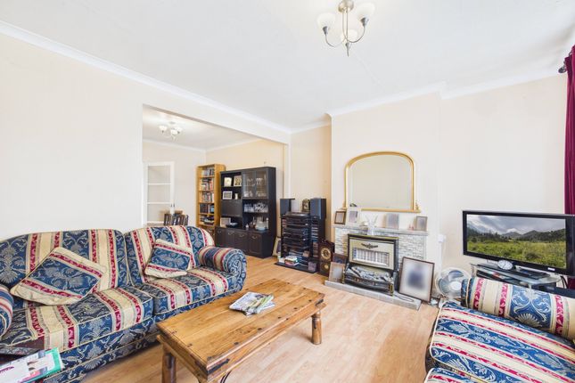 109 Westmead, Princes Risborough photo 2