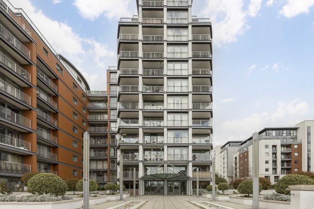 Thumbnail Flat for sale in Holland Gardens, Brentford