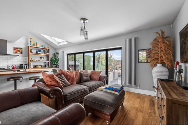 16, Normanton Drive, Mansfield photo 2