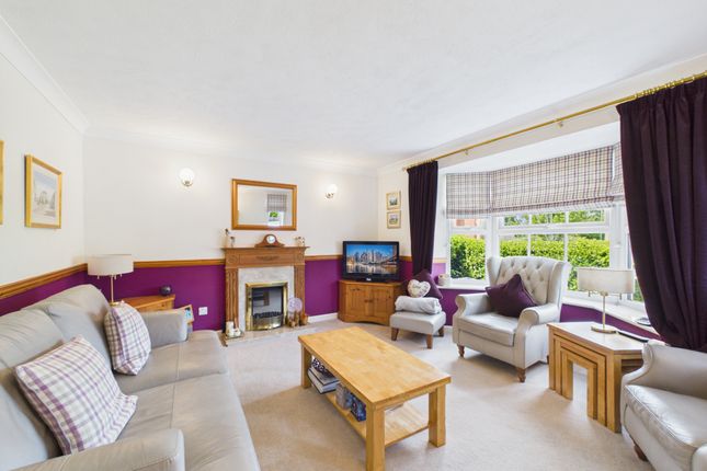 18, Earles Meadow, Horsham photo 4