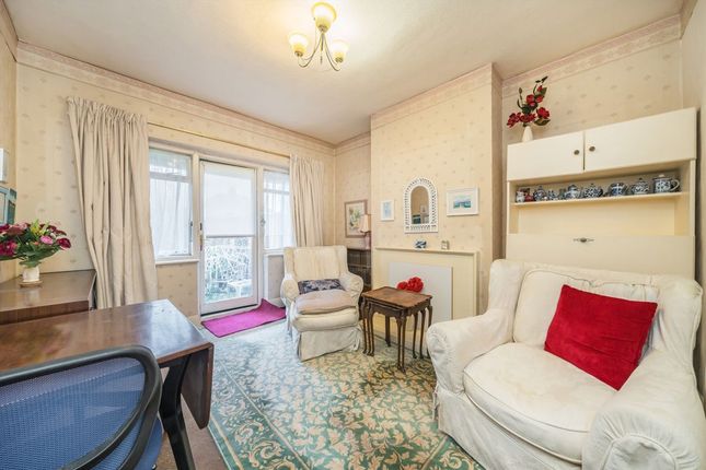 70, Gresham Road, Hounslow photo 2