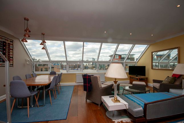 Flat to rent in Providence Square, London