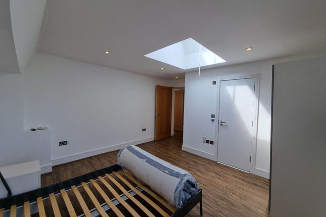 Flat 48, Clayford House, Hampden Road, London photo 5