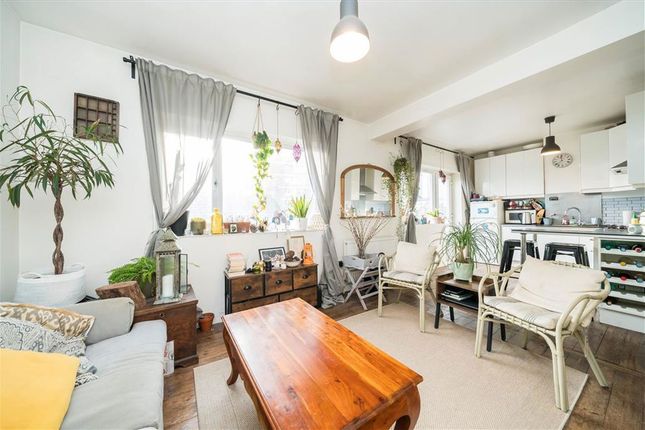 Flat 62, Finn House, Bevenden Street, London photo 3