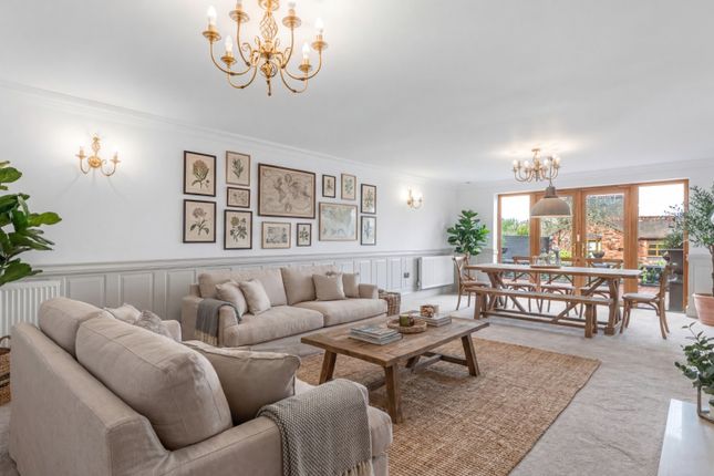 118 Aldridge Road, Aldridge, Staffordshire photo 3