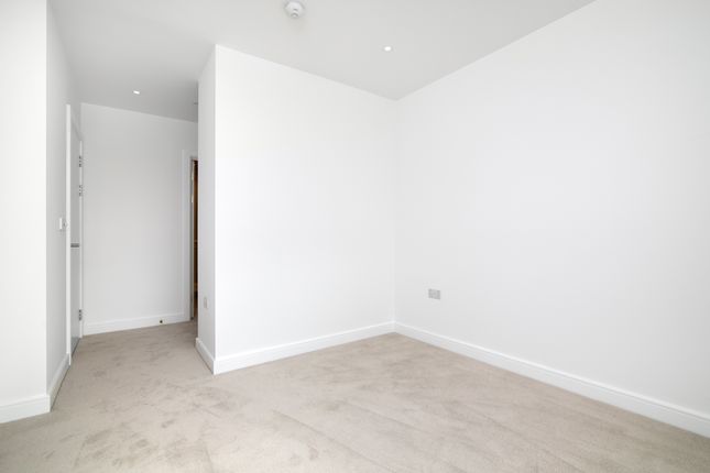 Flat 47, Waterview House, Wembley photo 5