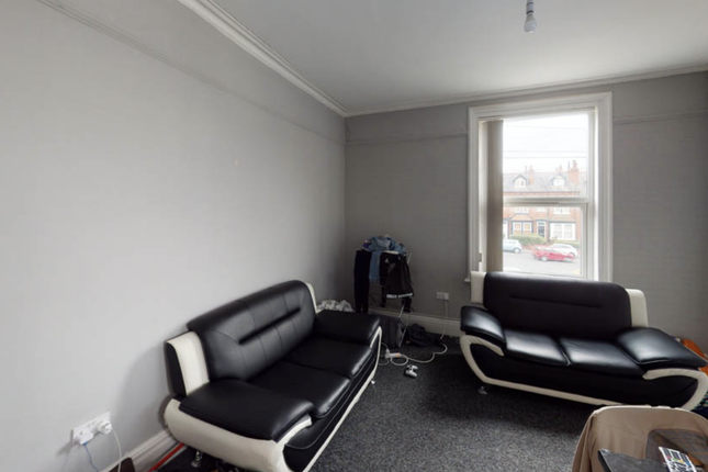 Terraced house to rent in Headingley Avenue, Leeds