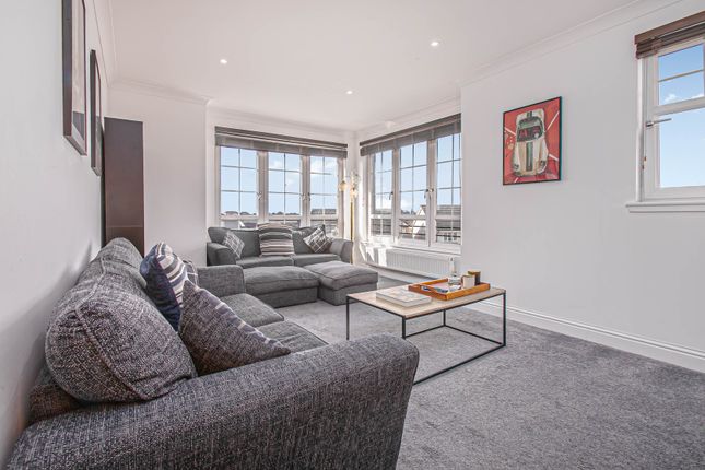 Flat M 12, Fulmar Drive, Dunfermline photo 2