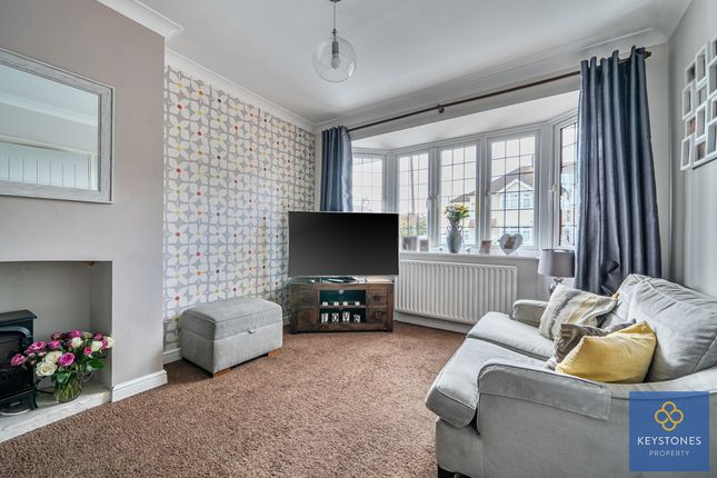 32, Bellevue Road, Collier Row photo 2
