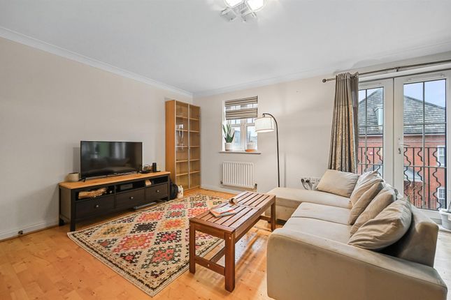 Flat to rent in Shillingford Close, Mill Hill East, London