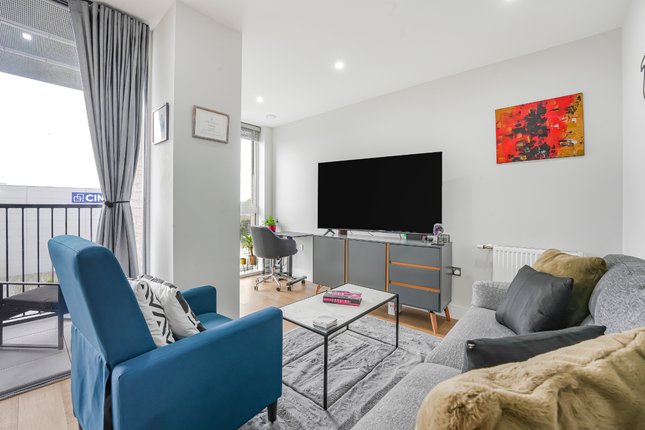 12 Summerstown, London photo 3