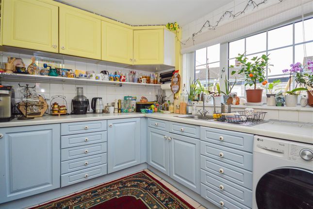 30, Elizabeth Drive, Castleford photo 4