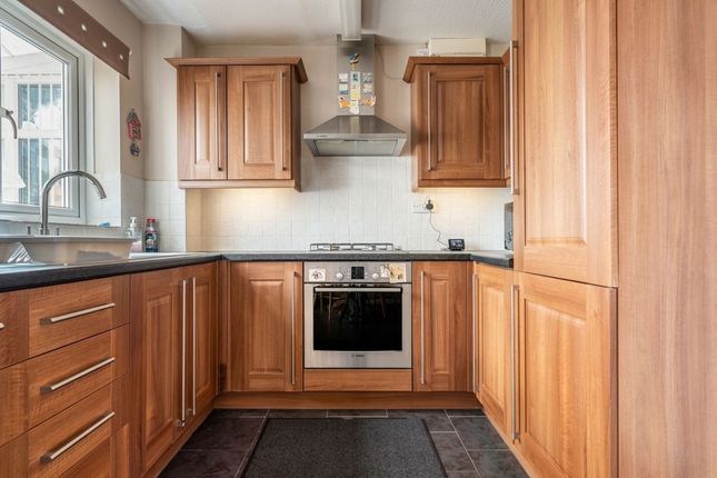 24 Beddington Court, Swindon photo 2