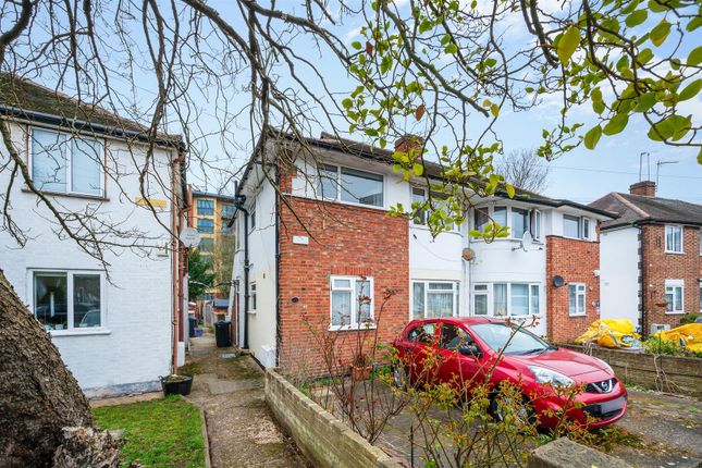 2-bed flat on 32, Runnymede, Colliers Wood, £350,000