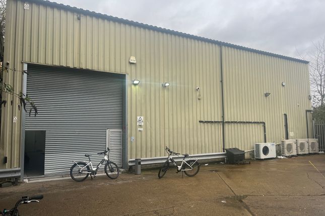 Light industrial to let in Ingate Place, London