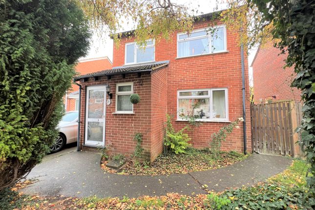 Thumbnail Property to rent in Buckingham Close, Didcot
