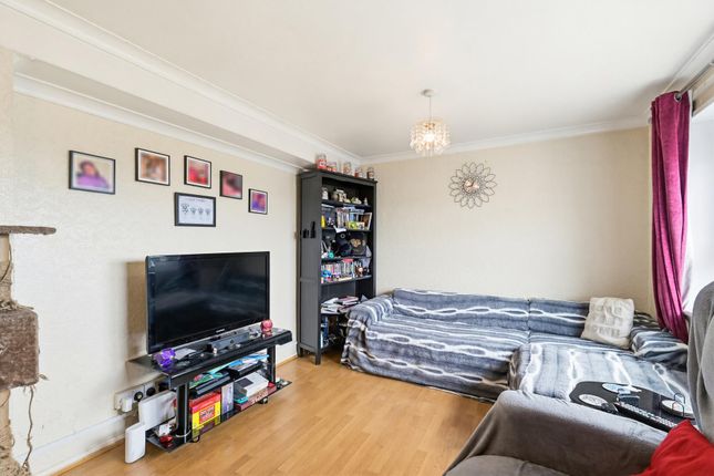 43 Clements Court, Green Lane, Hounslow photo 3