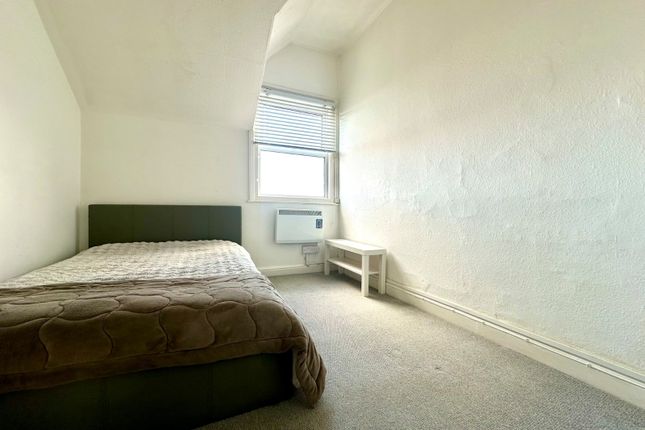 Flat D, 76, Cuthbert Road, Kent photo 4